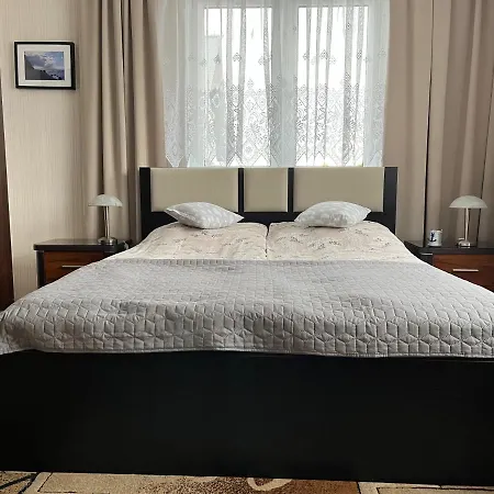 Victoria 3*
